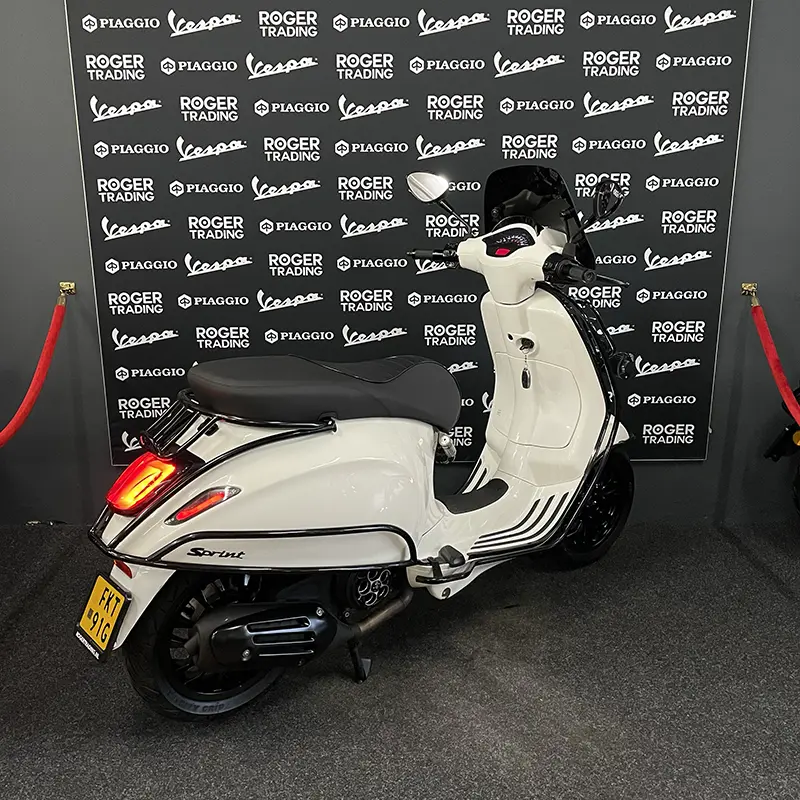 Vespa Sprint 50 - Moped - 2022 - Euro5 - 80cc - Bianco Innocenza – Bild 4