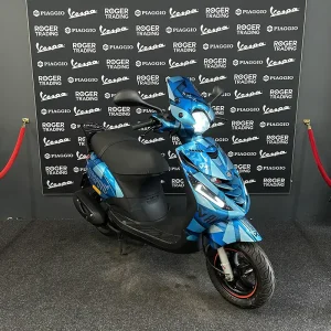 Piaggio Zip 50 - Moped - 2019 - Euro4 - Akra Custom Paintbrush Haubenset